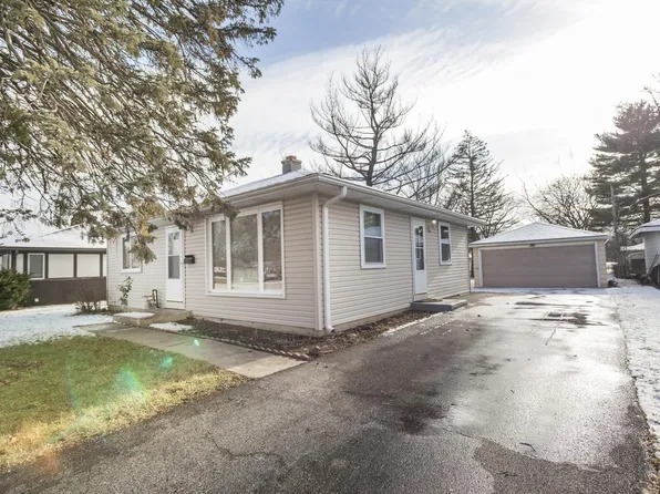 2205 Campbell St, Rolling Meadows, IL 60008