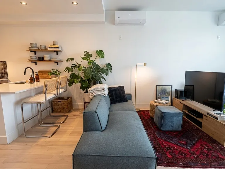 126 Winthrop St #4 — Photo 6