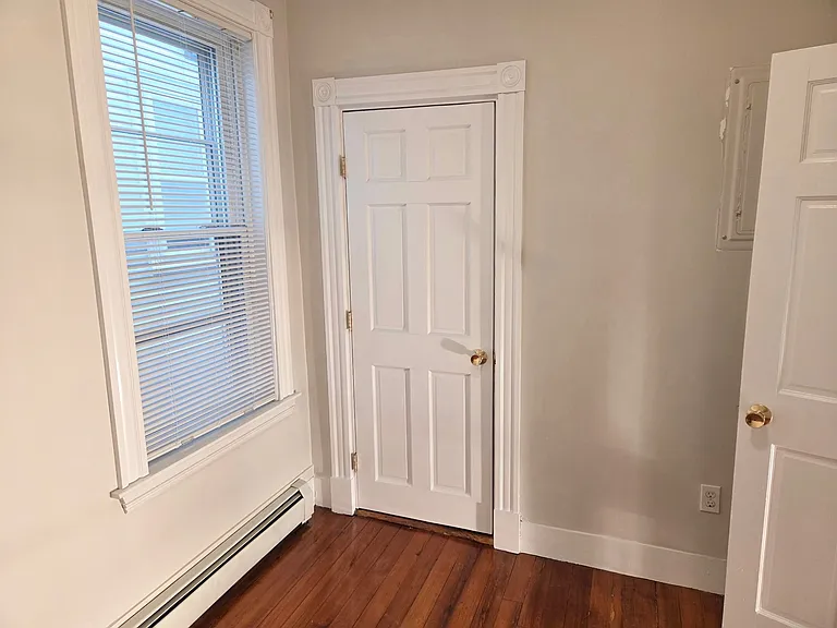 823 Saratoga St — Photo 9