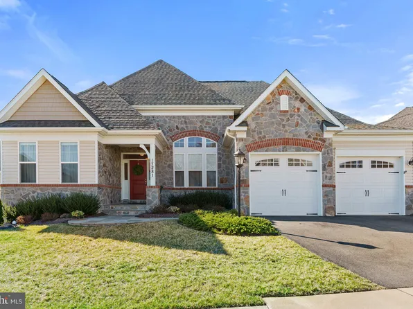 17281 Creekside Green Pl, Round Hill, VA 20141