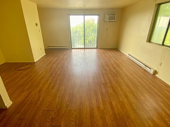 4th image of 633 E Seneca Tpke APT 3