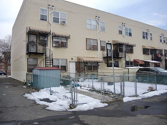 4th image of 10825 160th St Fl 1