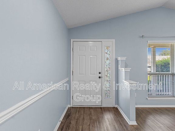 3rd image of 989 Claeven Cir