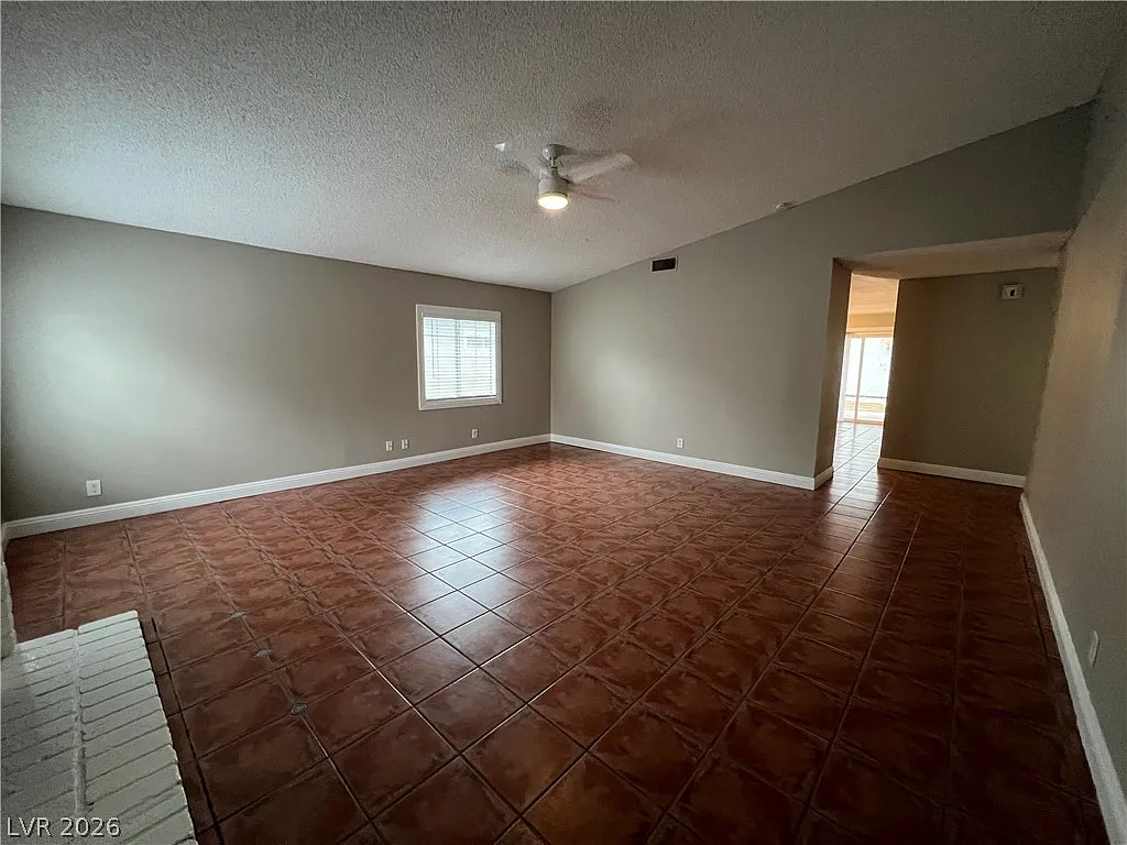 600 Sportsman Dr — Photo 4