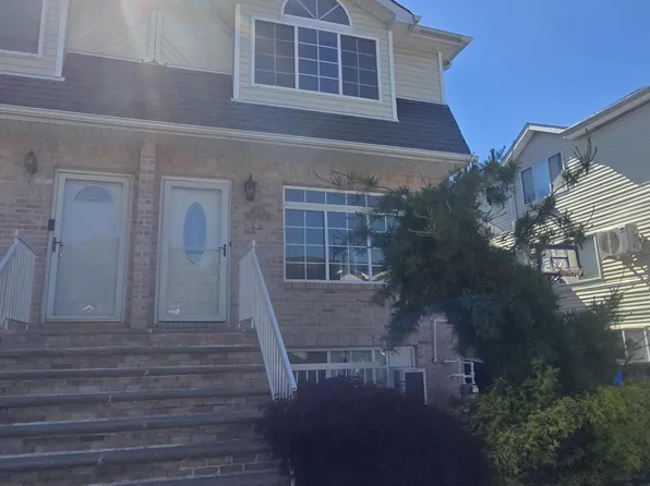 145 Darnell Ln, Staten Island, NY 10309