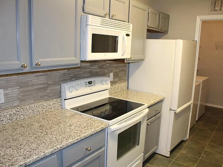 204 Warm Springs Cir — Photo 4