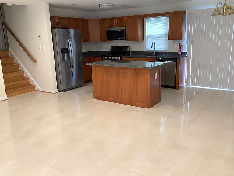 3533 Olympic St — Photo 11
