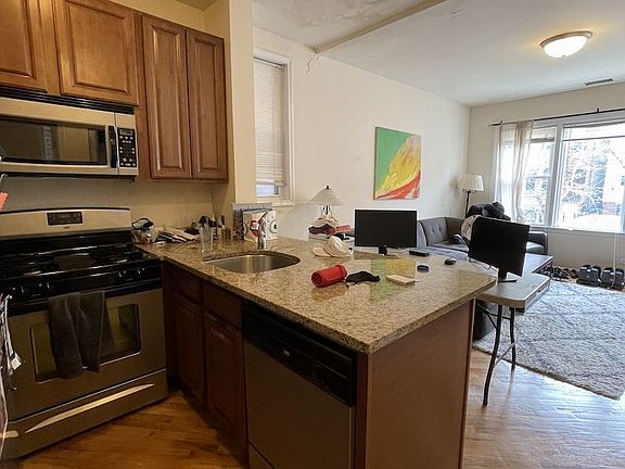 5th image of 2513 N Southport Ave APT 1F