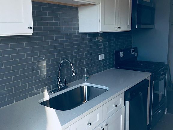 4th image of 4430 Arbutus Ln