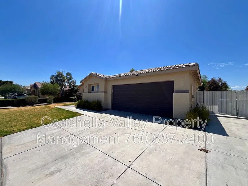 4 bed, 3.0 bath, 2050 sqft, $3,495 — Photo 4
