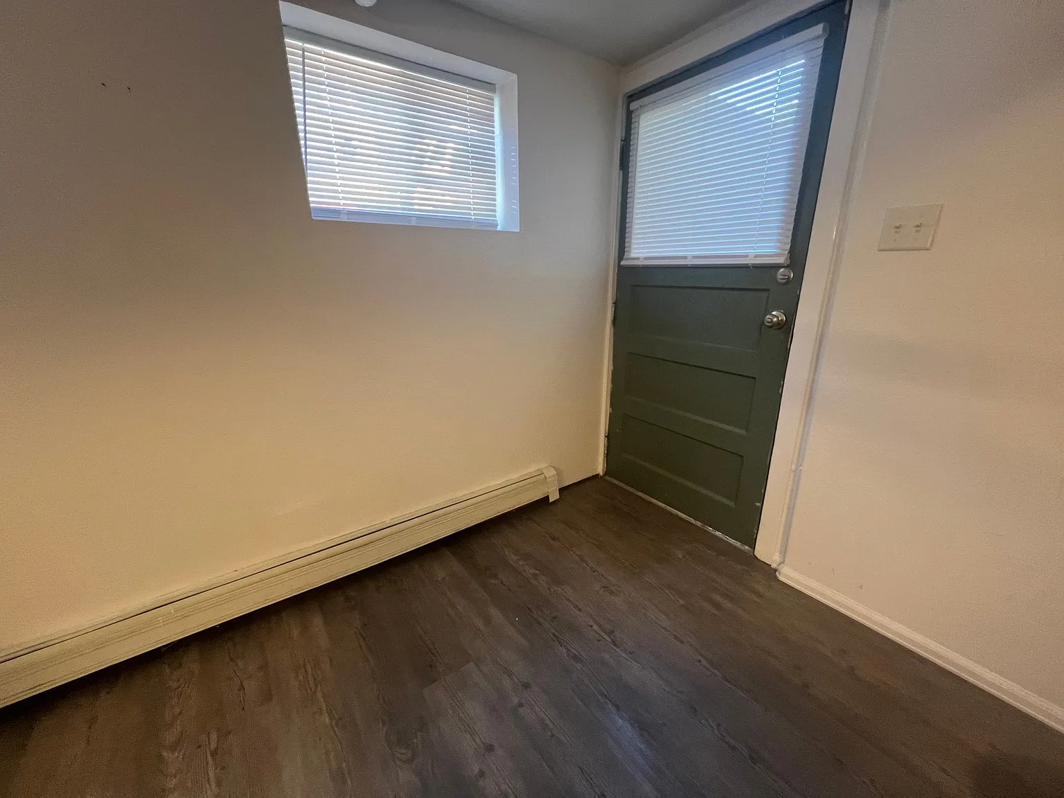Remodeled, Spacious Apartment in Great Neighborhood — Photo 3