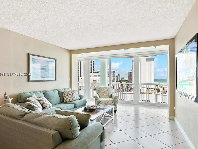 5401 Collins Ave #807 — Photo 3