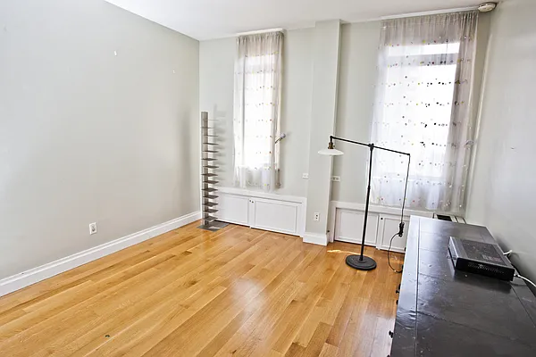 Sold by Castillo Home Sales Inc | media 9