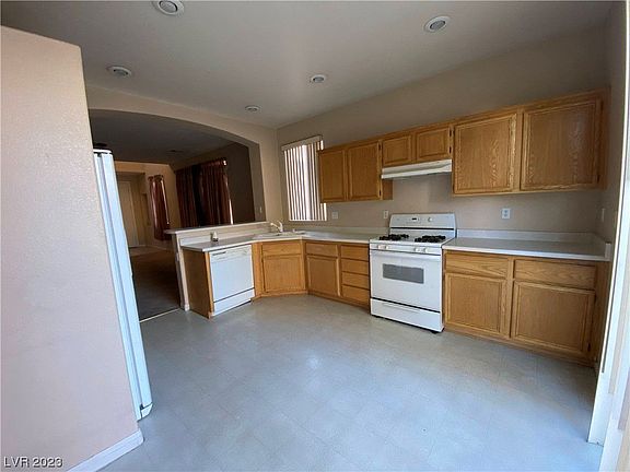 5th image of 8104 Palace Estate Ave