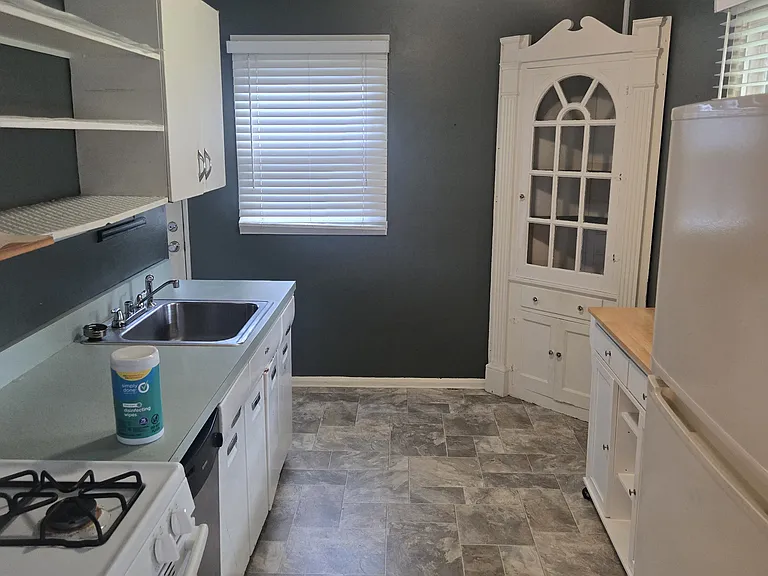 1368 Kraft St — Photo 5