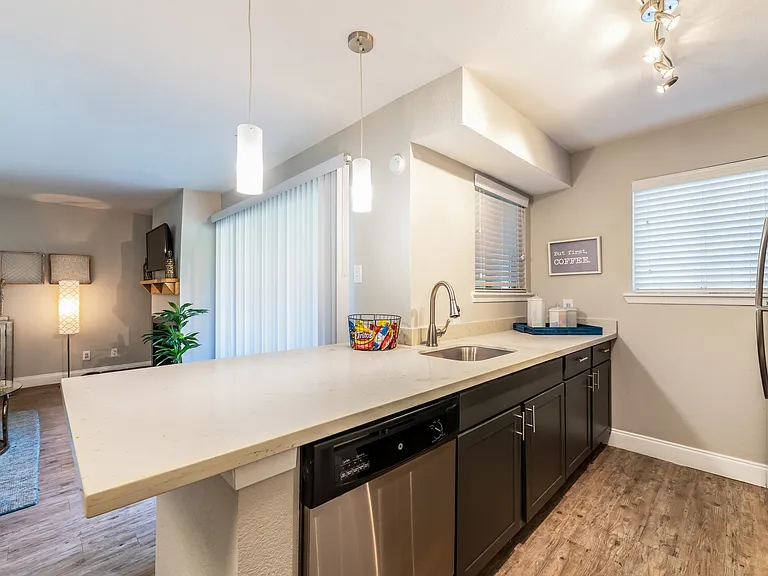 Flintridge Apartment Homes — Photo 6