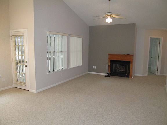 Living Room, Screened Porch Access