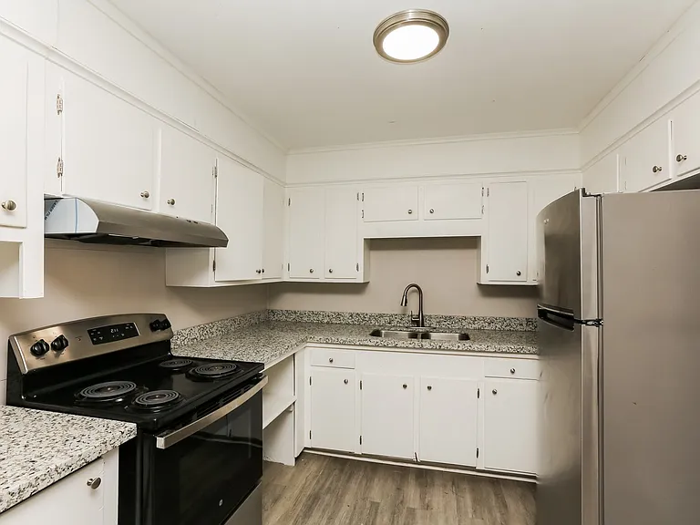 1557337_022_kitchen_13460755.jpg