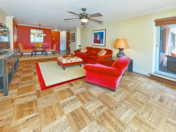 300 East 71st Street 6M image 2 of 16