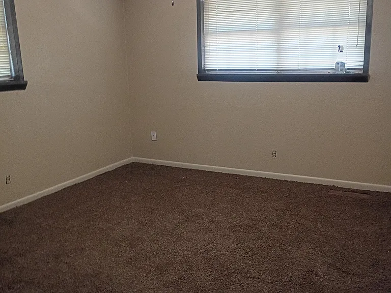 12420 S Garnett Rd — Photo 4