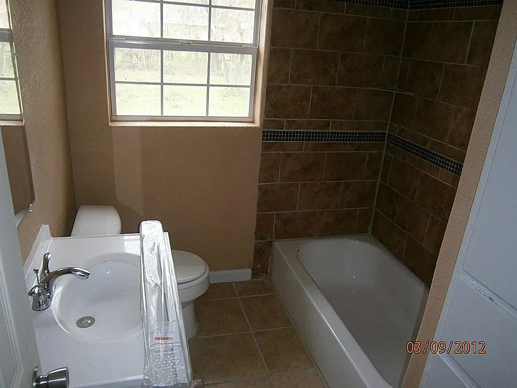 3 bed, 2.0 bath, 1300 sqft, $1,750 — Photo 4