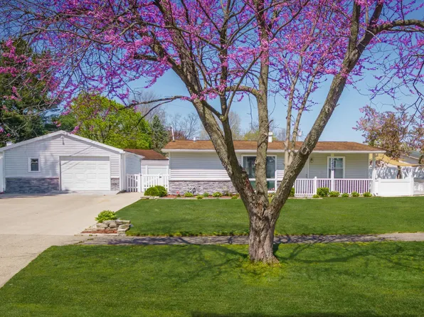 2420 Eastfield Dr, Niles, MI 49120