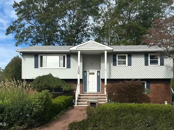 1000 Neptune Avenue, Beachwood, NJ 08722