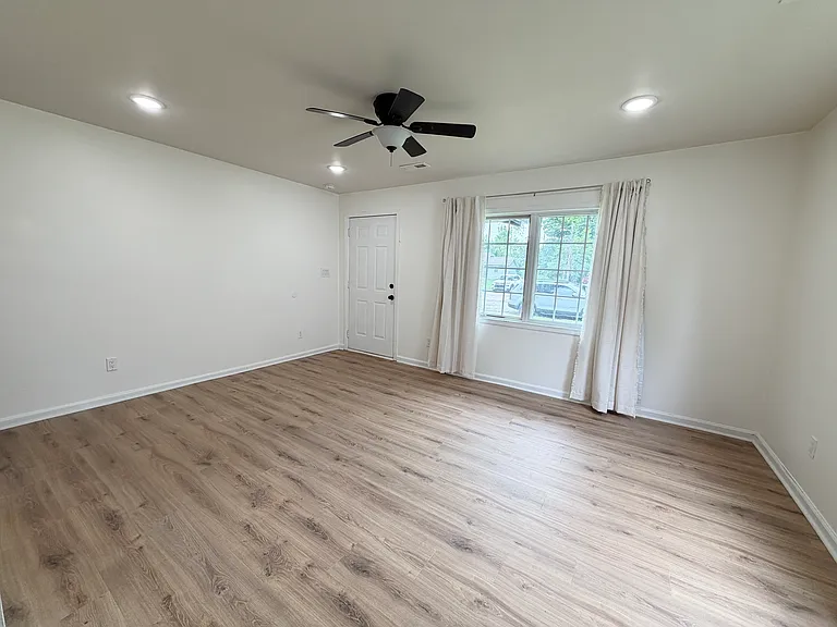 2962 N Colorado Ave — Photo 3
