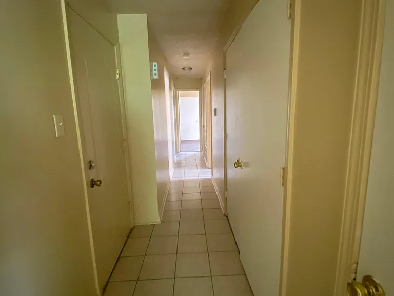 5822 Valley Dr — Photo 2