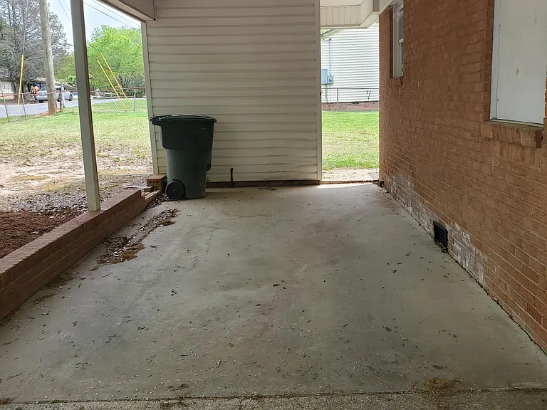 2302 Lyon St — Photo 3