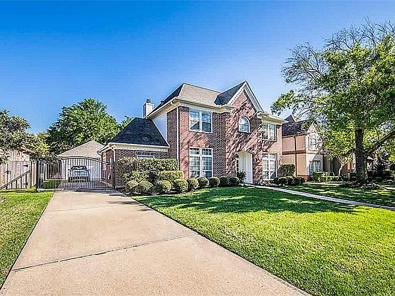 2nd image of 18218 Ennsbury Dr