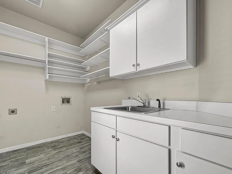 306 Canyon Lake Dr — Photo 36