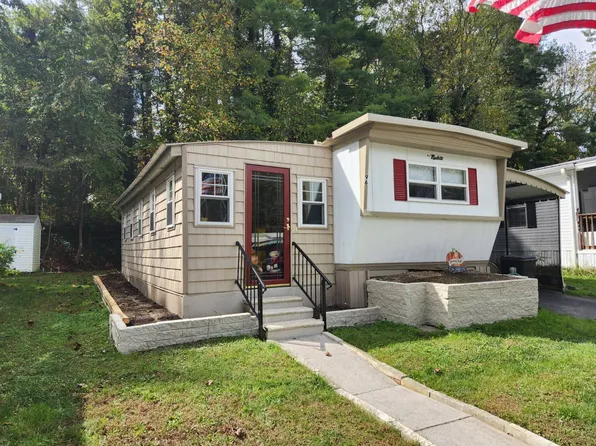 96 Yellow Buckeye Ln, Hendersonville, NC 28739