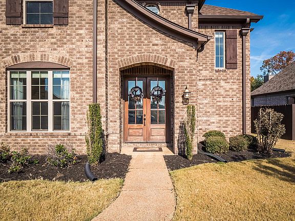 3rd image of 9296 Cloverwood Ln
