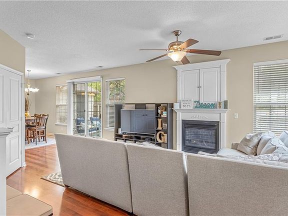 3rd image of 2385 Wessington Dr