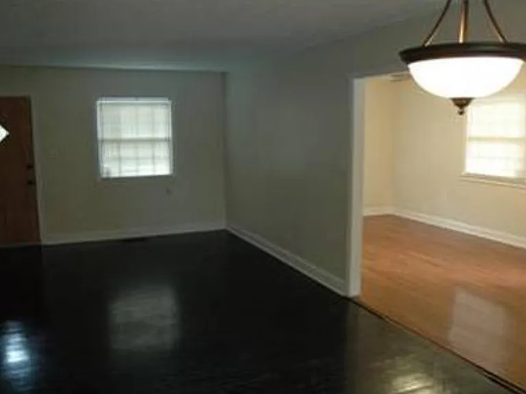 113 Howard St — Photo 3