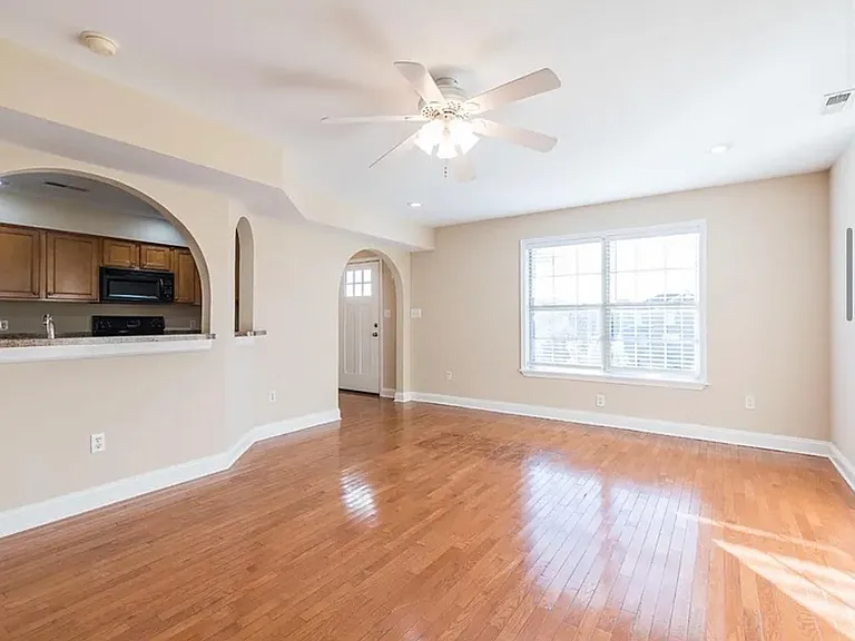 618 Hampton Way #A — Photo 7