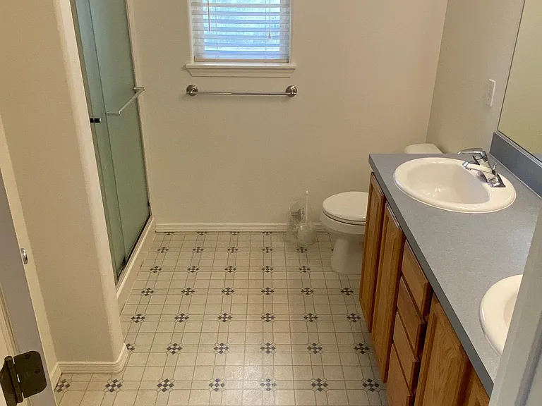 2108 NW Violet Ave — Photo 8