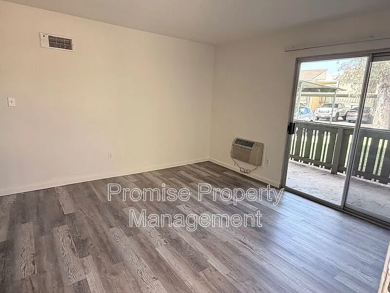 2 bed, 1.0 bath, 787 sqft, $1,995 — Photo 3