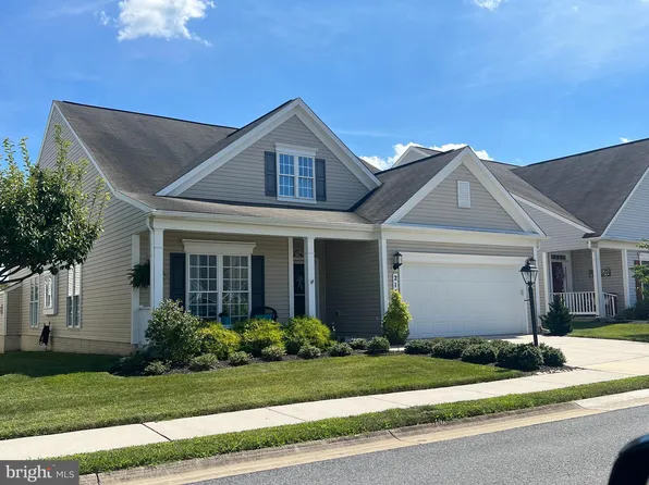 215 Clubside Dr #324, Taneytown, MD 21787