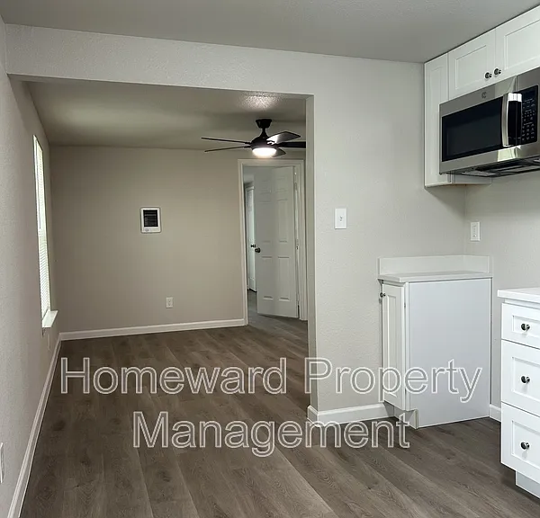 407 N Justin Ave #D — Photo 3