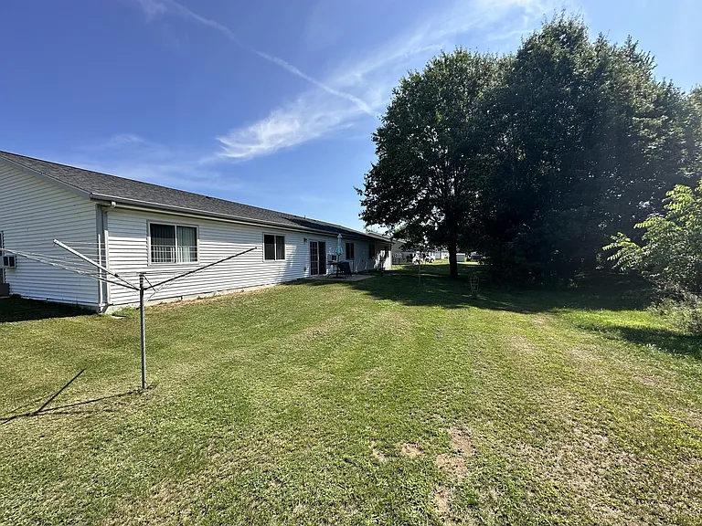 317 Crestview Ln #B — Photo 2