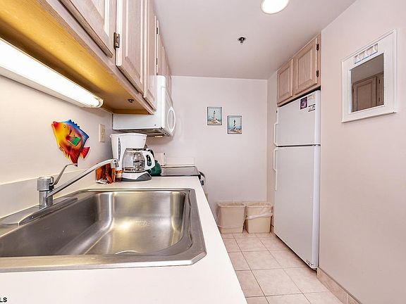 4th image of 901 Ocean Ave #405