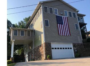 275 Center Point Dr, Montezuma, IA 50171