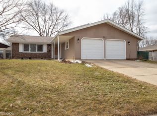 523 Boxwood Dr, Schaumburg, IL 60193