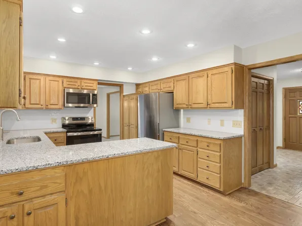 3535 Rosewood Ln N, Plymouth, MN 55441