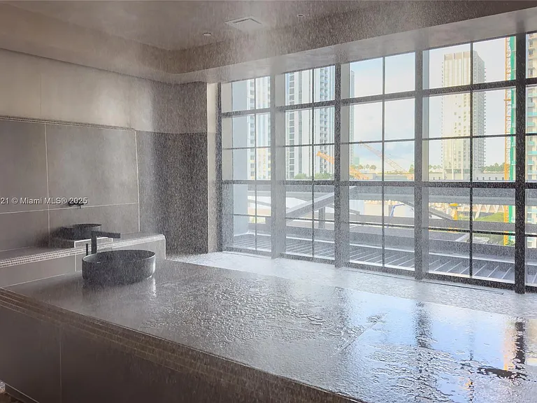 159 NE 6th St #3001 — Photo 38