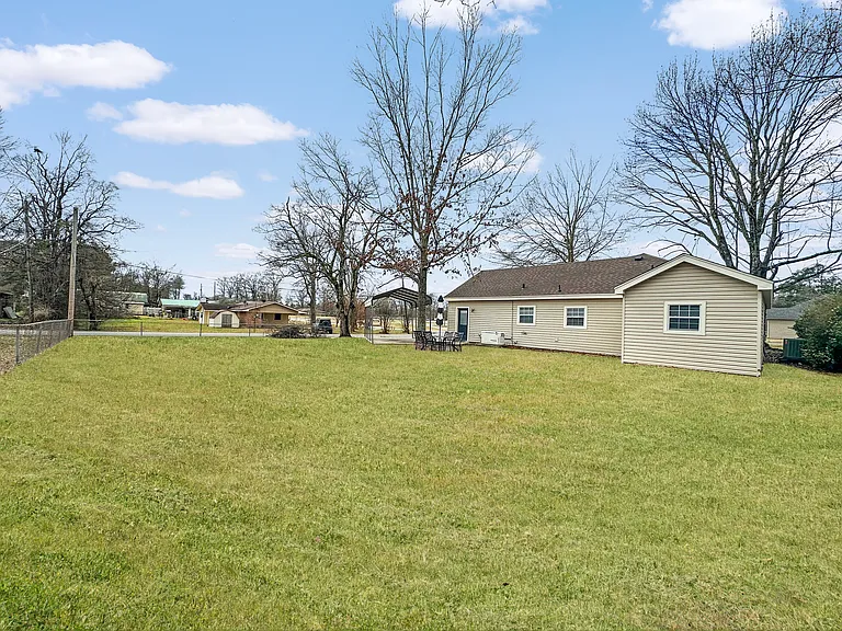 402 Wallace Dean Rd — Photo 19