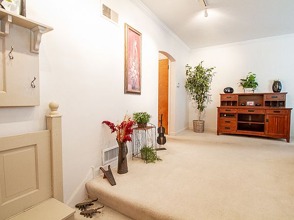2nd image of 2343 Sunnyside Ave
