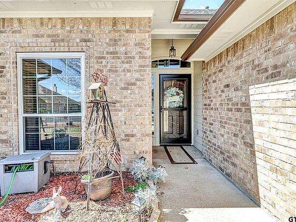 2nd image of 318 Amanda Ct